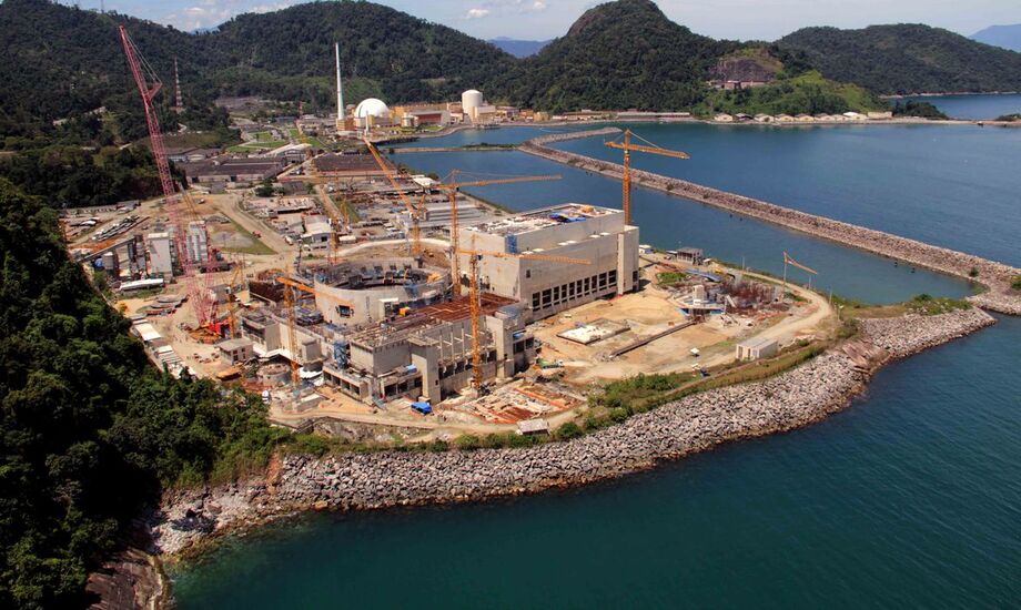 A Eletronuclear inicia nos primeiros minutos dessa segunda-feira (22) parada de reabastecimento de combustível de Angra 2, com redução do número de atividades e de profissionais envolvidos, em função da pandemia do novo coronavírus