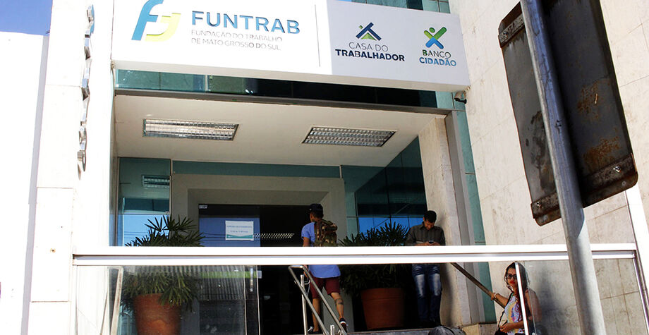 Uma alternativa para se candidatar a uma vaga de emprego sem sair de casa, é utilizar o aplicativo Sine Fácil, que pode ser baixado no celular ou computador.