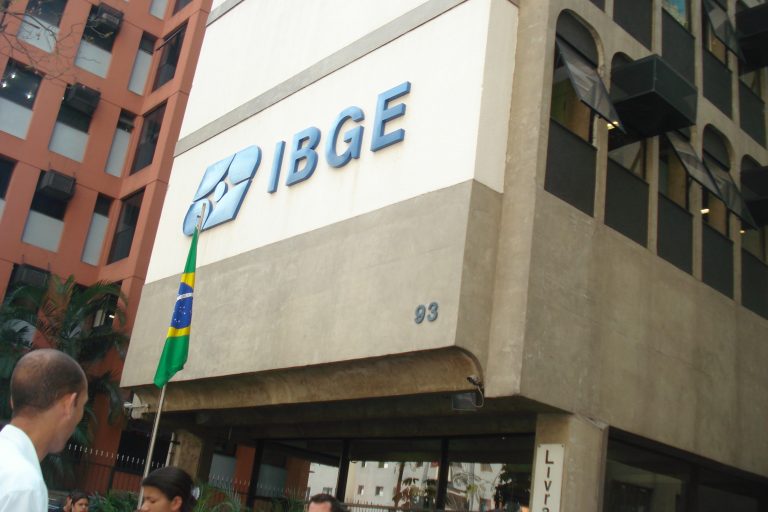 O IBGE já havia calculado a área da faixa de fronteira em 1941, utilizando tecnologias disponíveis à época.