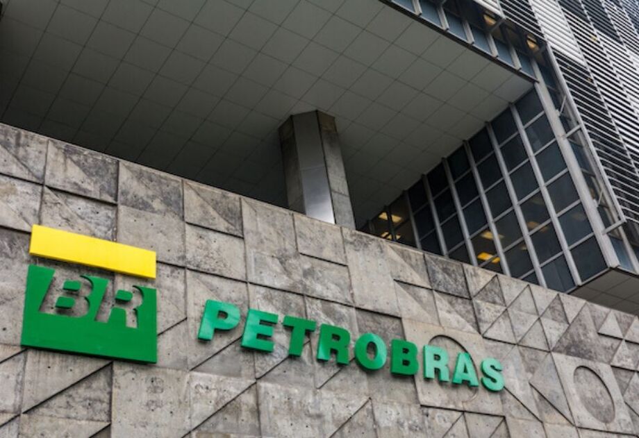 A Açu Petróleo assinou aditivo ao contrato com a Petrobras que prevê dobrar o volume de óleo movimentado no terminal privado do Porto do Açu pela petroleira