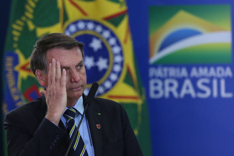 Para Bolsonaro, medidas de isolamento social tomadas pos Estados e municípios são 'um exagero'.