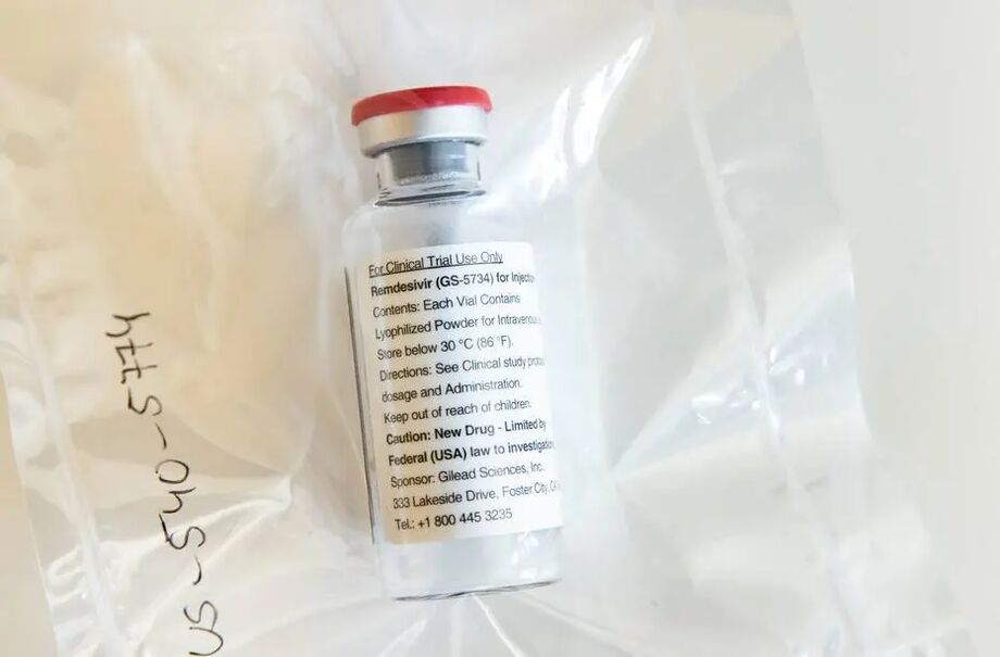 Atualmente, o remdesivir é administrado por via intravenosa, o que restringe seu uso às condições hospitalares