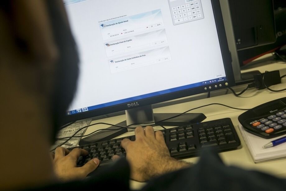 Nesta reta final, é essencial cuidar com alguns dos erros que mais levam o contribuinte para a malha fina, como falta de informações sobre aluguel, dependentes e bens e imóveis. Leia mais em: https://www.gazetadopovo.com.br/economia/livre-iniciativa/5-d