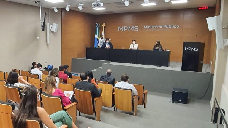 Ficou estipulado o dia 27 de julho como uma possível nova data para que as aulas sejam retomadas nas escolas particulares, porém tal deliberação ficará condicionada ao resultado da reunião