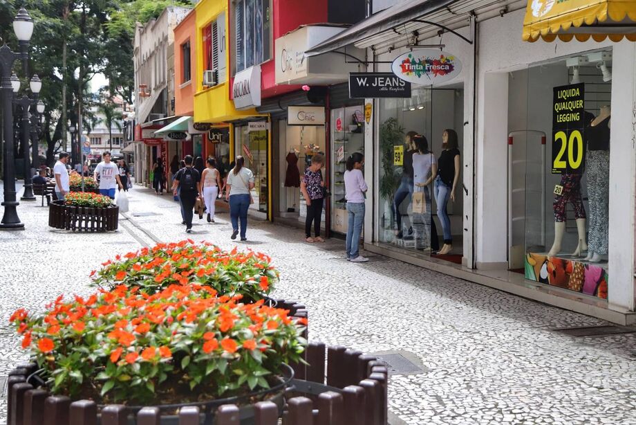 Com a queda mensal de 24,9%, chegou a 89,6 pontos, 43,8% a menos do que a pontuação aferida no mesmo período do ano passado