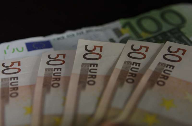 As bolsas europeias fecharam com ganhos nesta quinta-feira, 25