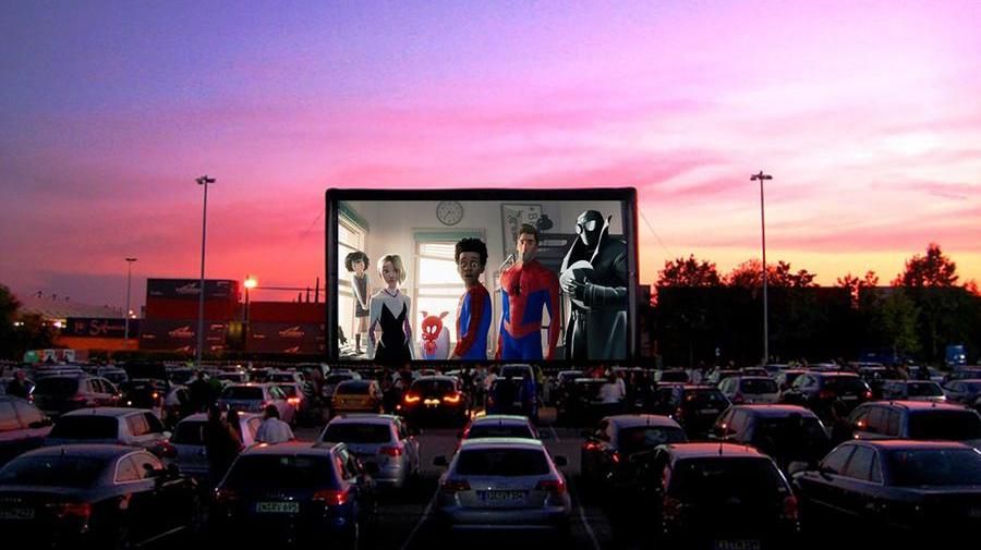 O Cine Drive-in tem o privilégio de, neste momento delicado, trazer um pouco mais de vida aos brasileiros ainda que de forma reduzida