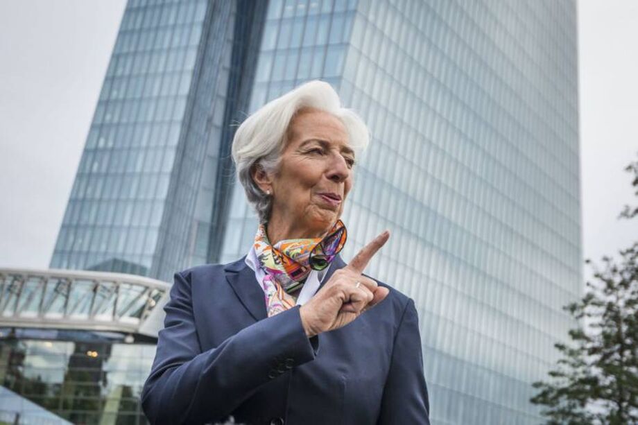 Lagarde também destacou que, para combater a atual crise, é preciso usar todos os instrumentos disponíveis nas frentes monetária e fiscal.