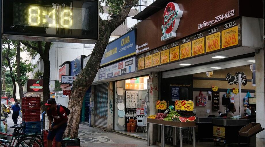 O comércio atacadista teve receita de R$ 1,7 trilhão, empregou 1,7 milhão de pessoas e pagou R$ 59,6 bilhões em remunerações.