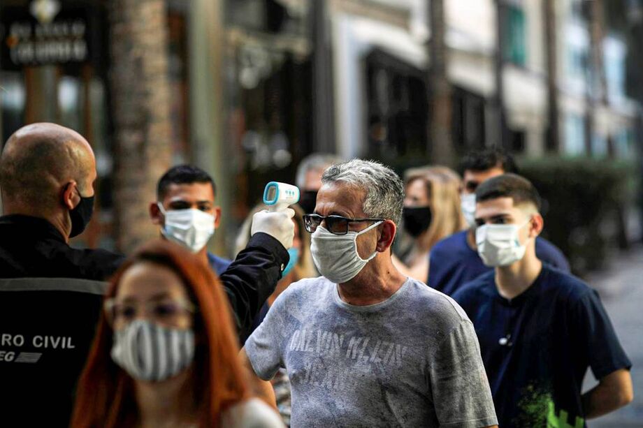 O contingente de brasileiros que relatou pelo menos um dos 12 sintomas associados a síndromes gripais, como a covid-19, somou 15,8 milhões de pessoas na semana de 31 de maio a 6 de junho