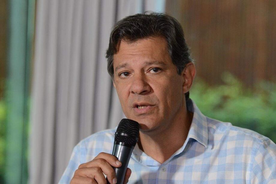 Haddad também citou o ex-presidente Luiz Inácio Lula da Silva e conclamou apoio pelo resgate dos direitos políticos do petista