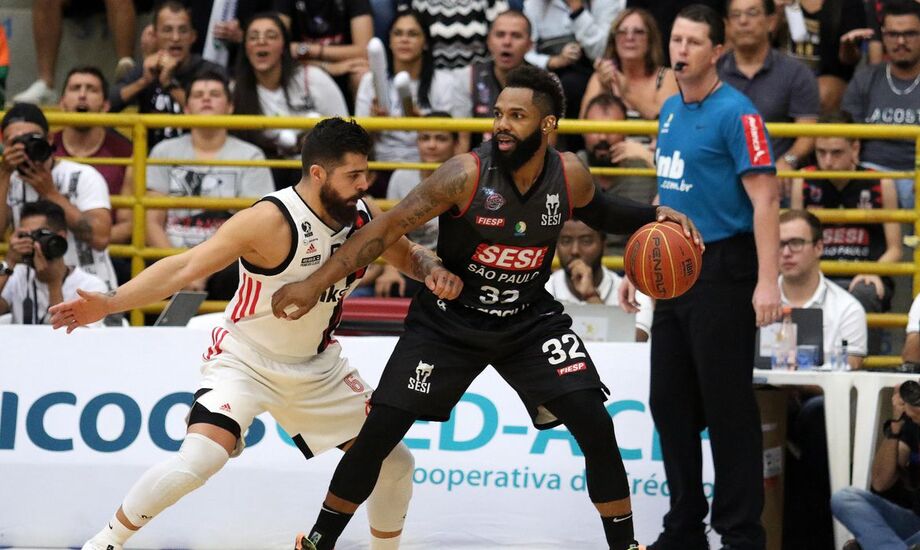 Caso a equipe com oitava melhor campanha estiver quatro jogos ou menos à frente da rival que ocupa a nona posição, as duas franquias vão se enfrentar uma série de até três partidas para definir o oitavo classificado.