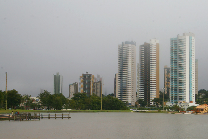 A umidade do ar pode ter valores entre 95% e 45%.