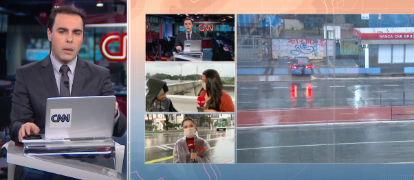 Em sua primeira entrada no CNN Sábado, por volta das 8h, o homem já aparece na ponte observando a jornalista.