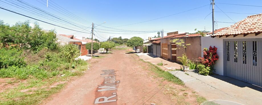 Rua onde o homem desmaiou enquantro trabalhava, neste domingo