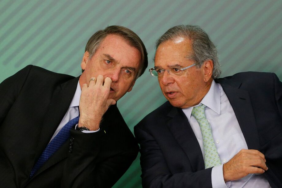 O chefe do Executivo evitou falar com a imprensa quando deixou o local.