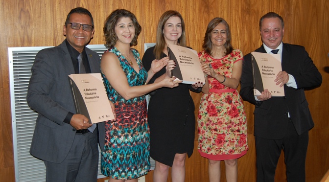 Presidente da Fenafisco, Charles Alcantara, Gigliola, Silvia, Lidia, e auditor da Sefaz-MS Ronaldo Vielmo