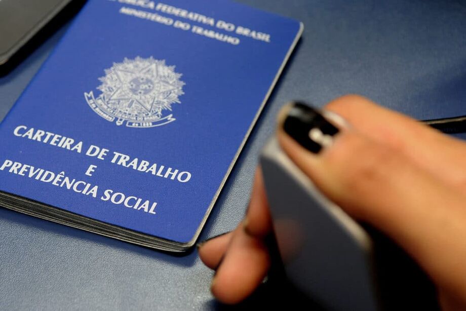 O resultado negativo na criação de empregos formais em maio é explicado por uma queda de 48% nas admissões do mês e recuo de 21% nos desligamentos, na comparação com maio de 2019