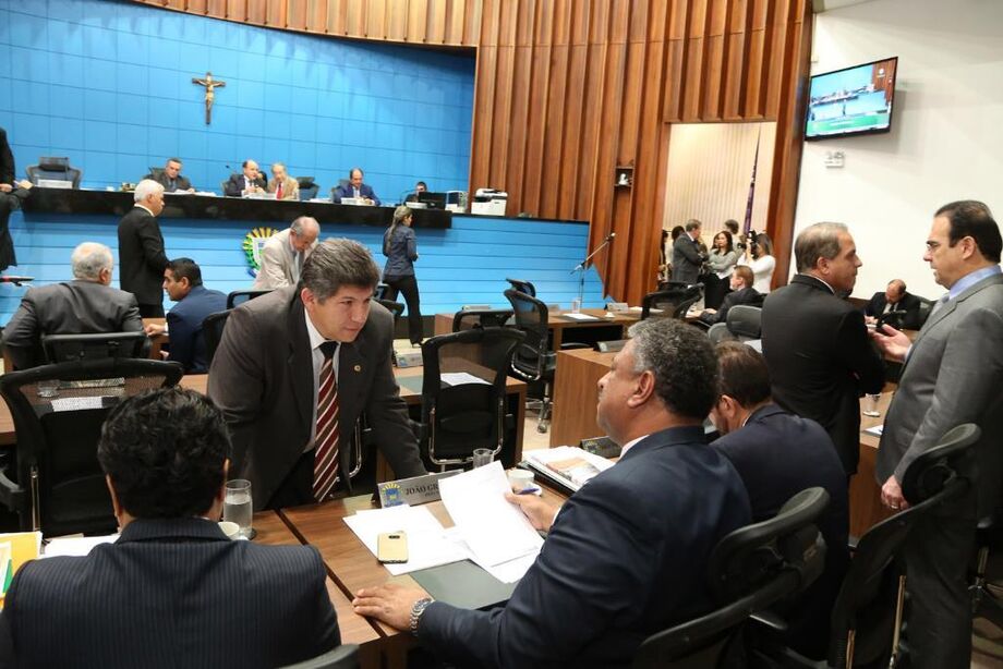 Dois projetos foram aprovados em primeira discussão.