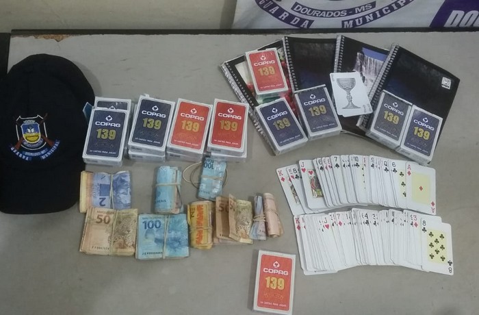 Carteado e covid: combinação explosiva