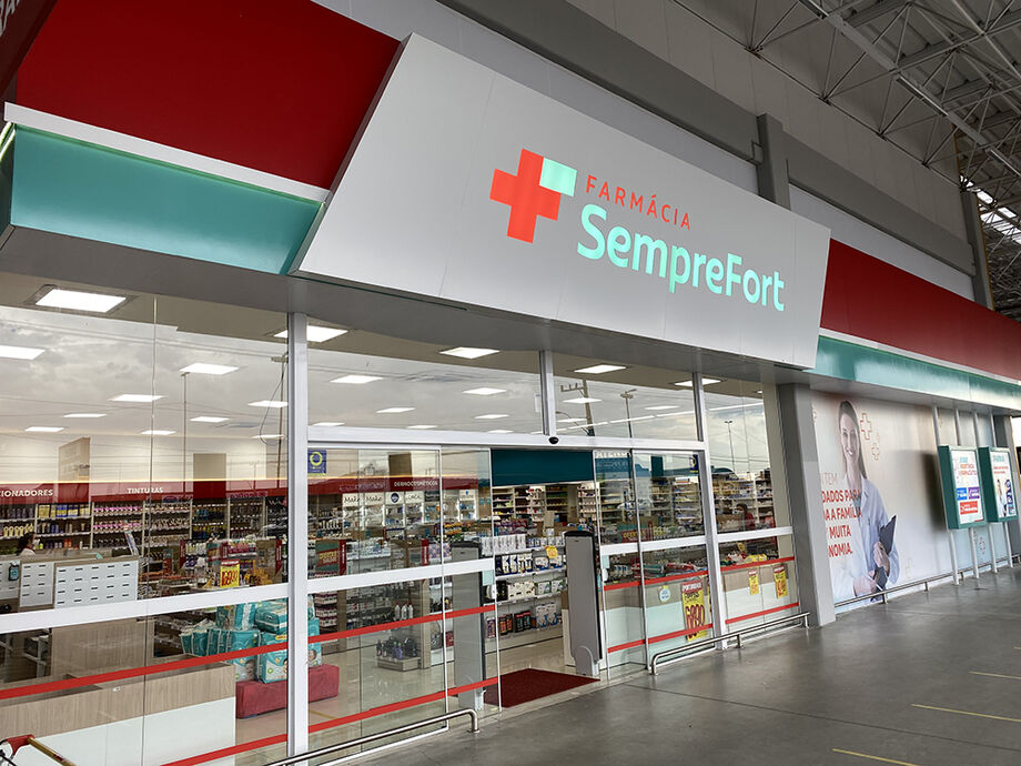 A partir desta quarta-feira, durante tempo limitado, ofertas especiais de inauguração, com preços imbatíveis tanto em medicamentos quanto nas demais classes de produtos à venda nas quatro lojas da SempreFort