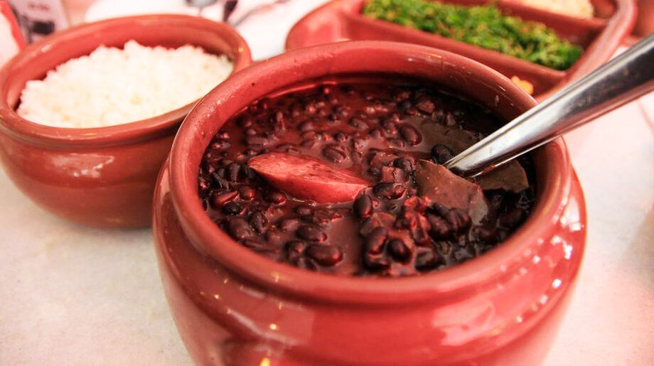 A feijoada é um prato clássico da culinária nacional e quase unanimidade entre os brasileiros