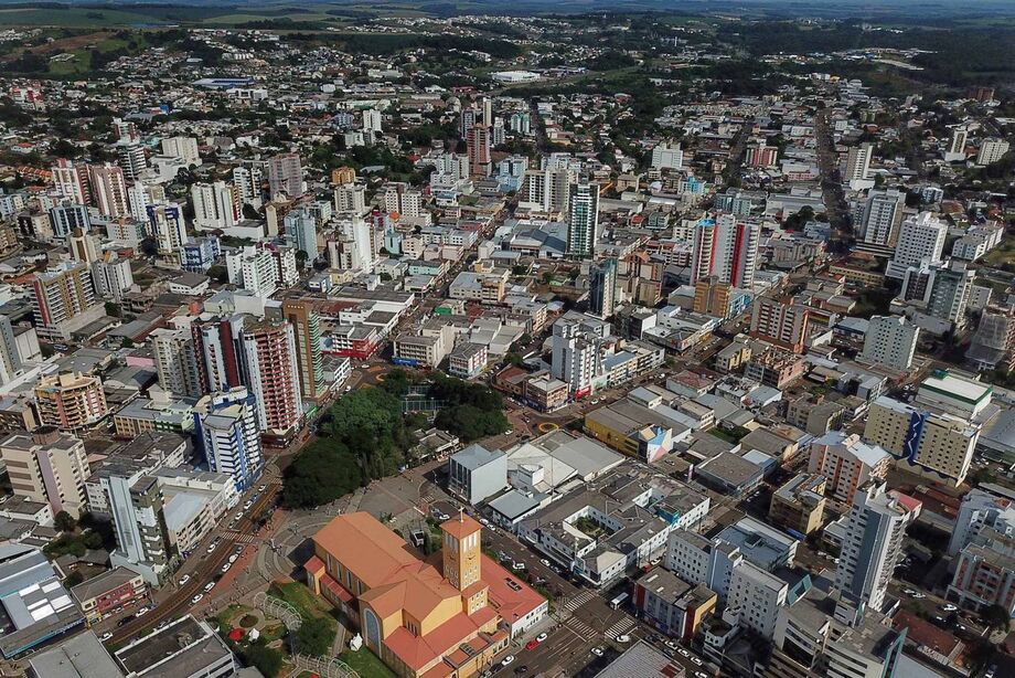 O governo do Paraná anunciou ontem a imposição de uma quarentena restritiva para controlar a pandemia do novo coronavírus em sete regiões do Estado, incluindo Curitiba
