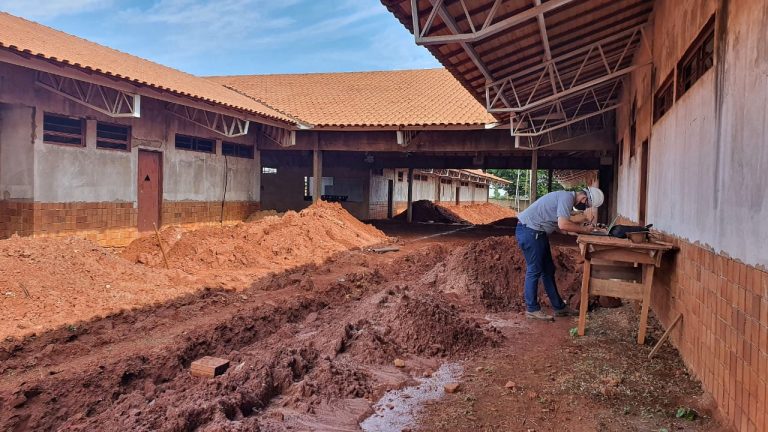 A Prefeitura de Campo Grande retomou nesta semana a construção de uma escola projetada para 14 salas de  aula no Bairro Parati