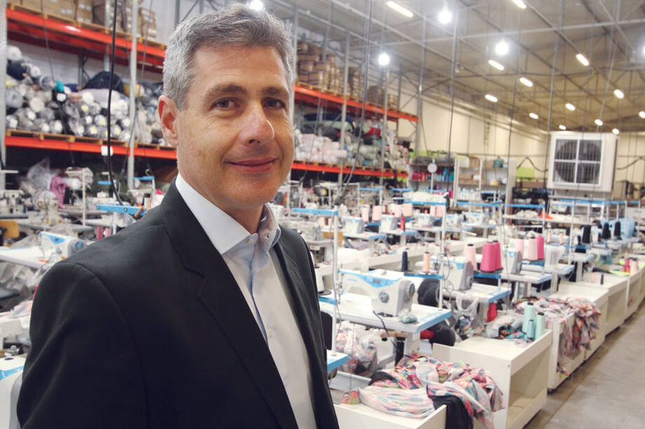 A startup Nanox desenvolveu um composto químico que, impregnado ao tecido, também evita a ação do vírus.