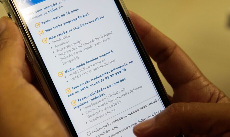 Pelas regras, até duas pessoas da mesma família podem receber o auxílio