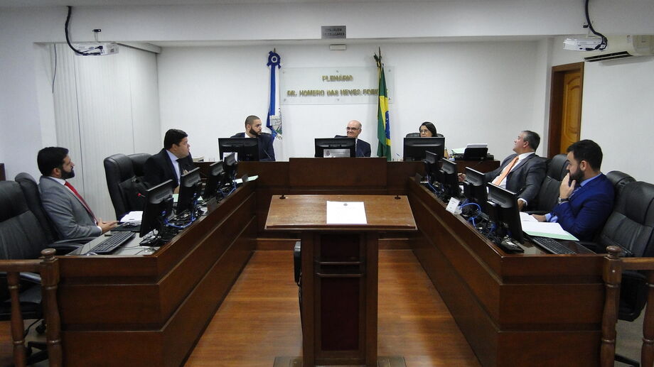 Na decisão liminar, o presidente em exercício do TJD-RJ, José Jayme Santoro, alegou não poder adentrar no mérito das alegações dos requerentes