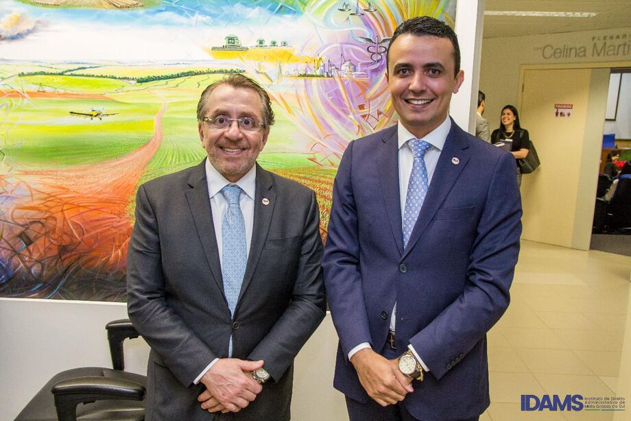 O presidente da OAB/MS, Mansour Elias Karmouche e o presidente da Comissão de Direito Administrativo da OAB/MS, João Paulo Lacerda da Silva