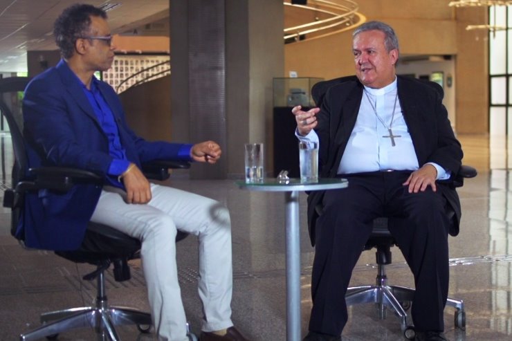 Ben-Hur Ferreira, que comanda o programa Personalidades, entrevista o arcebispo Dom Dimas Lara