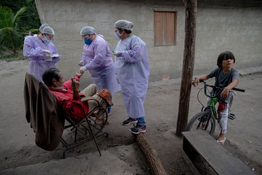 Nos Estados Unidos, o país mais atingido pela epidemia com mais de 128 mil mortes, as infecções estão acelerando.