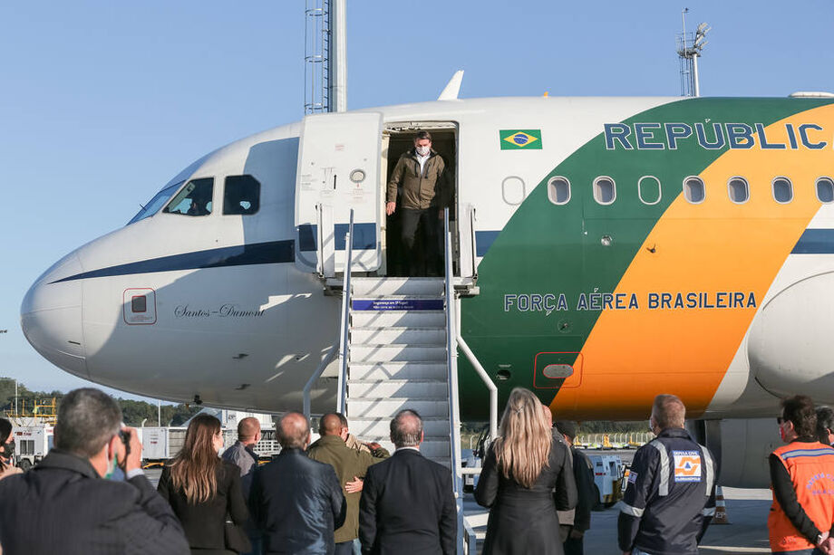 Bolsonaro chega ao Aeroporto Internacional de Florianópolis - Hercílio Luz