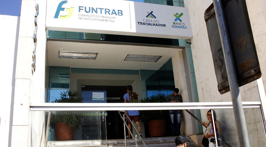 No interior, os candidatos devem procurar a Casa do Trabalhador mais próxima.