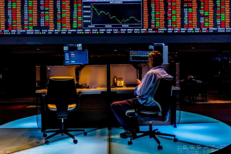 Os investidores estrangeiros no mercado de juro futuro reduziram modestamente na sexta-feira, 3