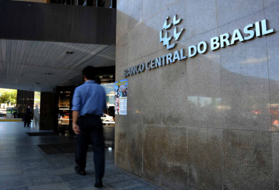 Em meio à crise econômica provocada pela pandemia do novo coronavírus, as famílias brasileiras fizeram mais depósitos do que saques na caderneta de poupança no mês passado