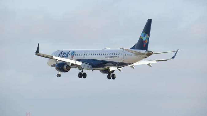 O presidente da Federação Nacional dos Trabalhadores na Aviação Civil, Sérgio Dias, disse que já foram fechados acordos de demissão voluntária e licença remunerada com a Azul em Porto Alegre, Recife e Guarulhos.