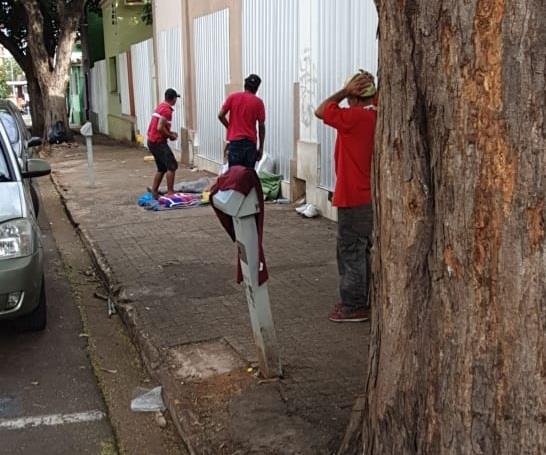 Os empresários pedem assistência social para os moradores de rua e usuários de drogas, limpeza adequada das ruas e mais segurança na região