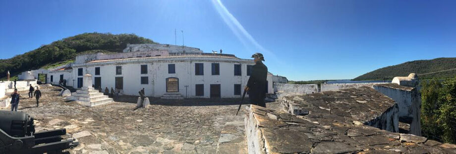 O Forte de Coimbra foi o primeiro a ser erguido a partir de uma ordem da Coroa Portuguesa para a construção de fortificações militares em alguns pontos do rio Paraguai, a partir de 1775