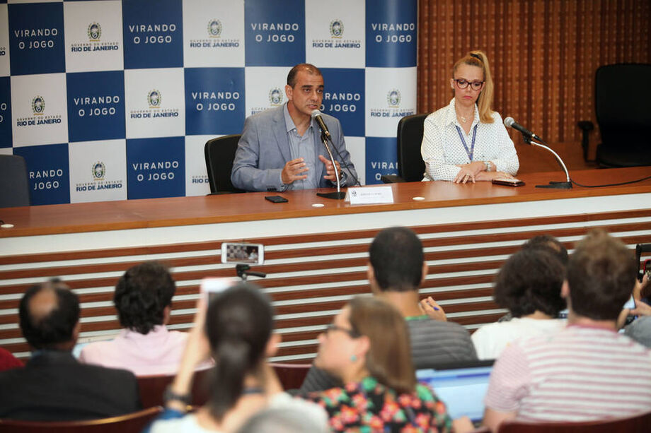 Há suspeitas de fraudes, inclusive já apontadas pelo Tribunal de Contas do Estado, em alguns contratos firmados sem licitação