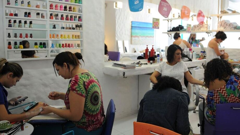 Serviços decaem 0,9% em maio