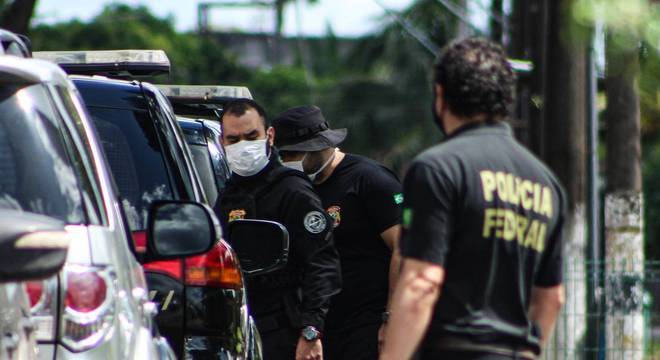 Agentes da Polícia durante operação