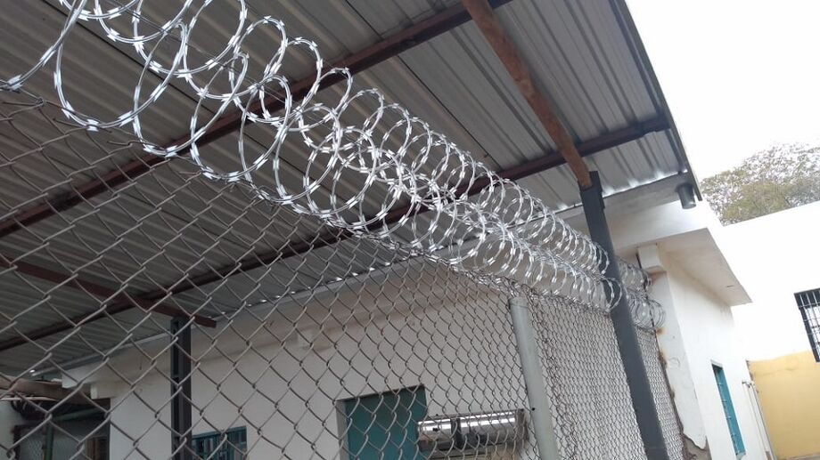 Cobertura de telas de metal nos solários
