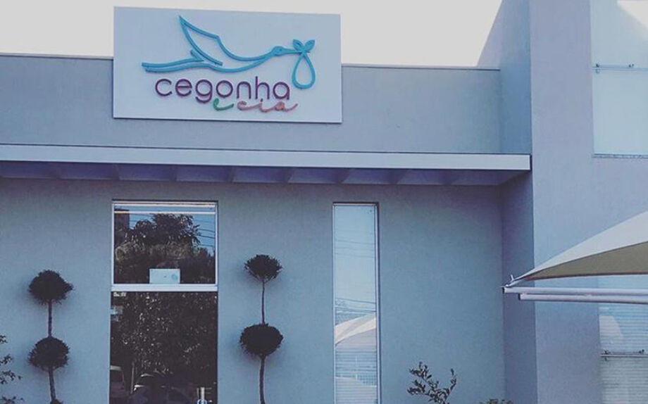 A Clínica Cegonha & Cia conta com neonatologista e oftalmologista e no seu quadro de médicosnt