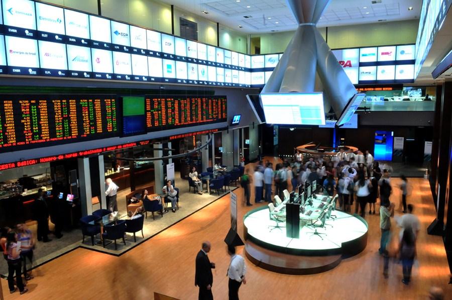 Alinhado ao dia positivo no exterior, o Ibovespa voltou a sentir o cheirinho de 100 mil pontos pela segunda vez na semana, renovando topos na reta final da sessão