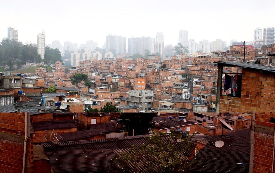 O trabalho cruzou não apenas o número de mortes por covid-19 registrado pela secretaria do Município com o emprego formal