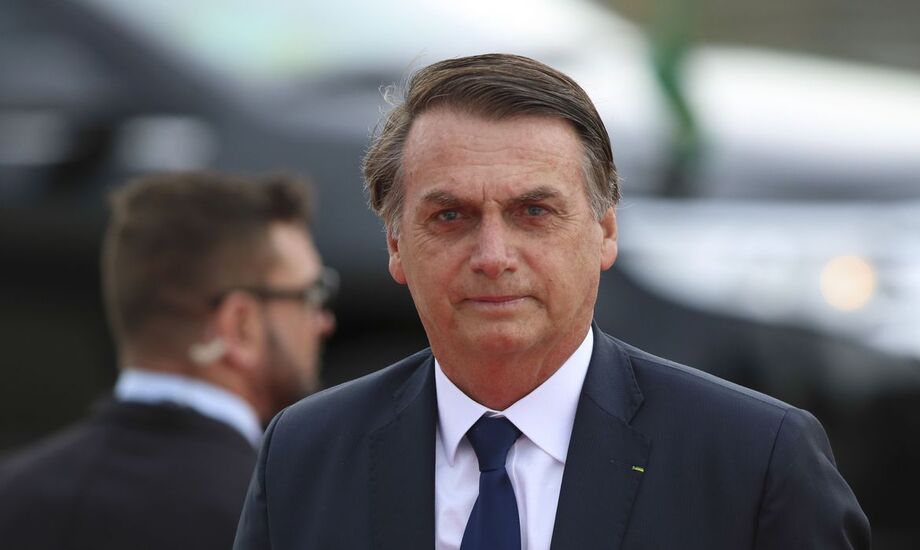 O presidente Jair Bolsonaro garantiu, em postagem no Twitter neste sábado, que o Ministério da Saúde tem feito repasses de recursos para estruturação da saúde e a compra de equipamentos, insumos e medicamentos, em meio à pandemia