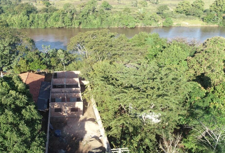 Construção irregular de rancho pesqueiro na cidade de Coxim